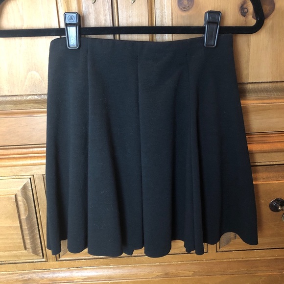 Brandy Melville Black Elastic Waist Mini Skirt - Picture 4 of 4